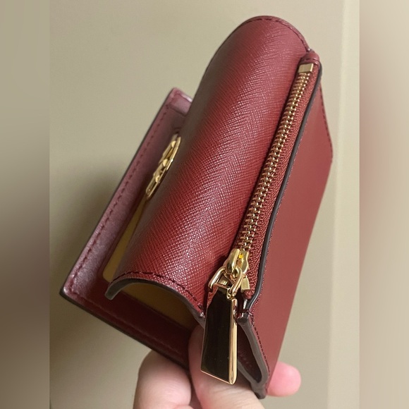 Michael Kors wallet - Picture 11 of 12